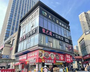 地铁口类独栋!年租金72万 带外摆 带停车位