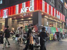 急售!三甲医院旁王府井拐角铺!KFC年租21.6万