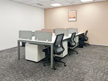 雷格斯太湖广场地铁口君来广场 3人间水电网全包 品牌办公家具