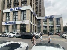 兴业银行年租金46万医院旁人气火爆地铁口