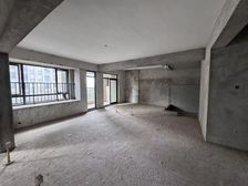 东湖曙光城 一梯一户138平5房2卫 毛坯