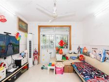 近地铁,房型正气,诚意出售,交通便利,南北通透,大两房,一梯