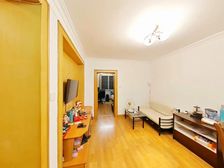 南向采光好 有电梯 购物方便 近地铁 中间好楼层 出行方便