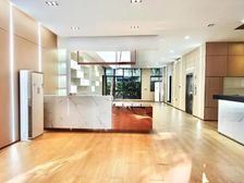 独栋三层可冠名丨超长免租期丨配专用室内电梯丨200平花园