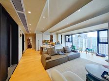 地铁站旁 出则繁华 入则宁静 品质大平层四房