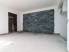 此房靠南东边户,毛坯易改造无高税,随时可以看房