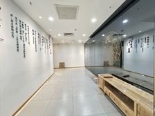 临国贸 把角东北 大落地窗 价可谈 可办证 养生美业办公培训