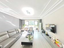 新上必卖好房!电梯中区,豪装60 ,位置安静,带产权车位!