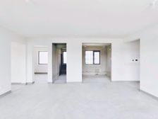 次新小区 双卫格局 带电梯 高楼层采光充足 商品房 得房好