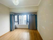 房源 全新精装 朝南看中庭 婚房未住过 带紫标 有车位