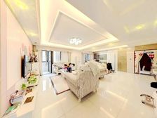 小区管理严谨,干净整洁。全明户型,方形板正