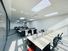 房东直租交投大厦双面采光!36个卡位3隔间带家具拎包办公