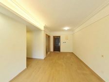 电梯房,商品房品质,实用性强。房东诚意出售,价格合理,适合刚