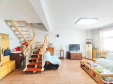 电梯房 房龄新 刚需两居 中间楼层采光好 出行方便 满五