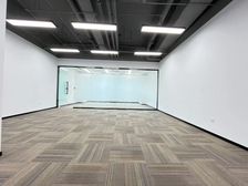 现场拍摄大族商圈国企直接招租精装带隔间实地註册随时看房