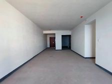 大平层,竖厅户型.大阳台,设施配套齐全.靠滨江