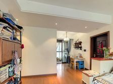 宝龙地铁口,品质精装高层,采光可以,拎包入住