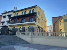 公园里 纯墅现房 骑马 露营 垂钓 24万平米水系 游艇入户