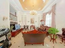 豪装双拼东边套,挑高6米错层客厅,四房朝南附赠L型花园