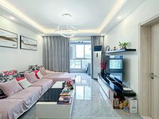 地铁站300 新上三天精装两房婚房装修 附送20平 南面临河