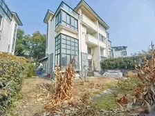 急售笋盘,付款好可大谈,税费各付,临河位置,超大花园,随时看