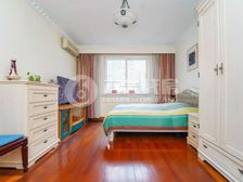 电梯小洋房,正对小区中心花园,得房率高。双轨交通