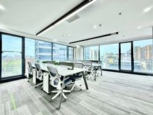 桐梓林商圈·租金7K创业小户型丨3隔间12卡位·希缺双面采光