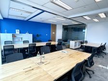 人民广场地标 来福士广场 雷格斯联合办公15人 豪装全配