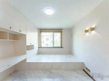 2000年小区, 地铁100米。 南北向精装修 视野无遮挡