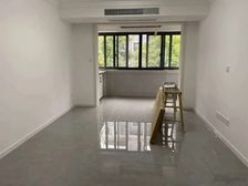 龙阳路交通,4轨交汇处, 全明3房,看房方便,房东诚意售。