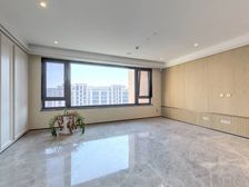 新推 崂山次新盘 精装未住 元宝套四 百米楼距 有车位