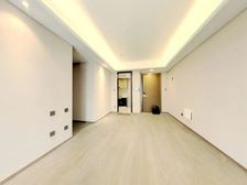 房东急售 房东都没住过精装修包税 还带个车位 学区在随时看房