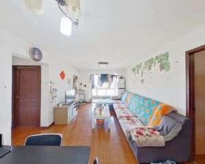 自营房源:西北向三居室 采光良好 视野好 楼层好 配套齐全