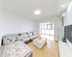 中大君悦金沙六期 2室1厅 南 客厅带阳台 性价比高