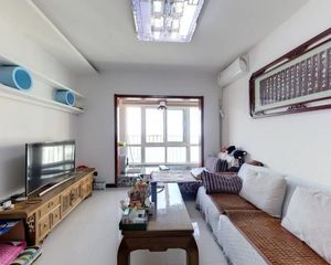 自营房源:西北向三居室 配套好 楼层好 大三居