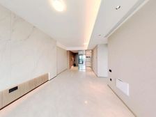 房东诚心出售 全新装修 带车位 包大税 价格可商 随时看房