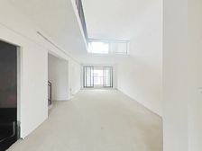 新出 急卖 高档别墅区 步行可至太湖 碧螺湾上叠带车位 随看