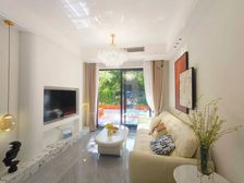 大露台 可以种花花草草的精装两房 价格可议