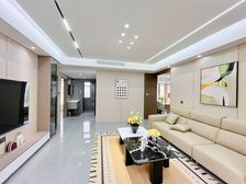 电梯房 中间好楼层 豪华设计 商业配套齐全 朝南 双卫格局