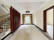 广州独栋别墅!不到1万1平方的大户型,正对街心公园,位置好!