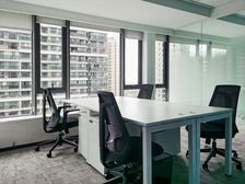 HQ绿地新海岸 靠窗4至5人办公室 水电网物业全包