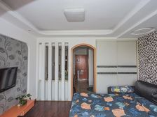 御龙湾 精装一室一厅 位置安静 中上楼层 采光刺眼