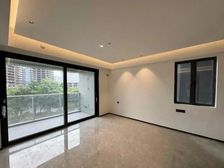 云港城 诚心出售 送车位送家私家电 价格可谈 包税南向