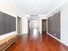 新上高区!喷泉位置带产权车位,飞机户型1梯1户,诚意出售