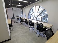 华景新城独立小办公室 急租 价格好说!免水电网络费