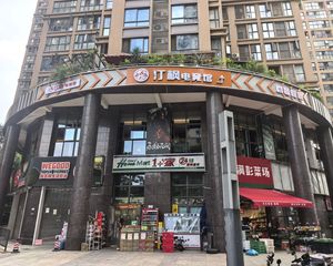 双边街二楼整层(网吧)年租40万,八年租约,45米广告面