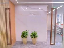 物业直租带家具 南向落地窗 鼎新大厦 首东国际