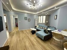 东安路地铁口,精装修电梯大两房,已买急售有车位,看房随时联系