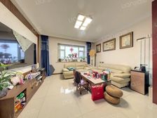 标准三室两厅西大头格局,精装修,视野敞亮,好楼层