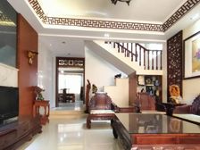 独栋别墅 精装修 带大花园 私家车库